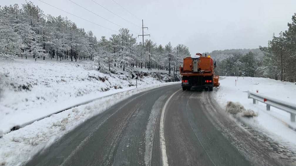 Rikthehen reshjet e debores, bllokohet rruga e Arbrit